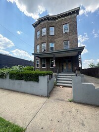 Building Photo - 648 Ferry St