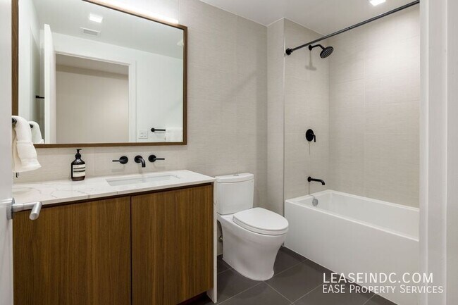 Building Photo - 1332 8th St NW