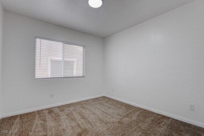 Building Photo - 6027 Gordon Creek Ave