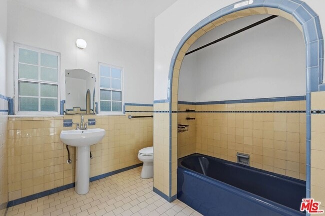 Building Photo - 1335 Redondo Blvd