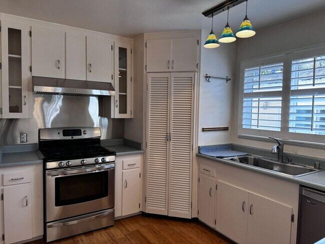 Building Photo - Charming Two Bedroom Pacific Grove Home
