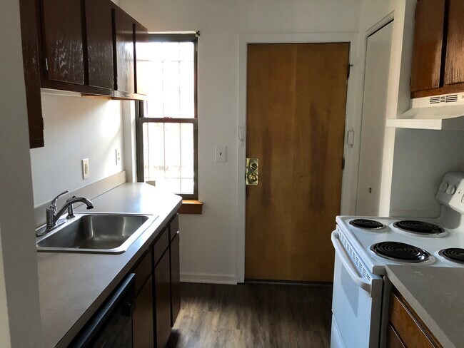 Kitchen - 18 Townley St