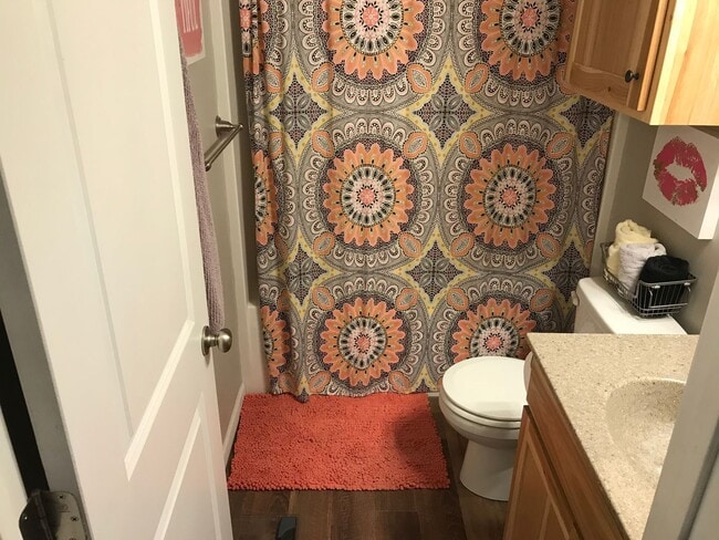 Building Photo - 3D Tour Available - Great Location + Washer & Dryer + Pet Friendly! Available August 1st!