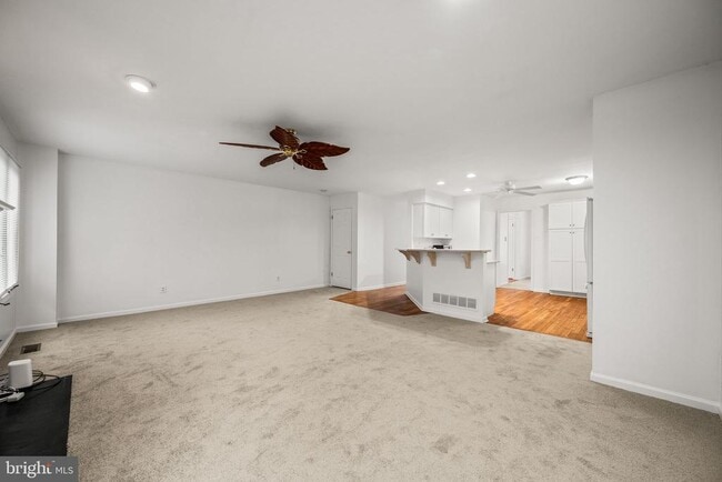 Building Photo - 267 Fox Run