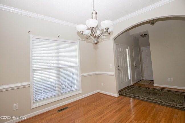 Building Photo - 102 Newington Way