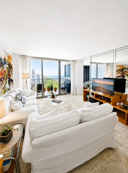 Building Photo - 2655 Collins Ave