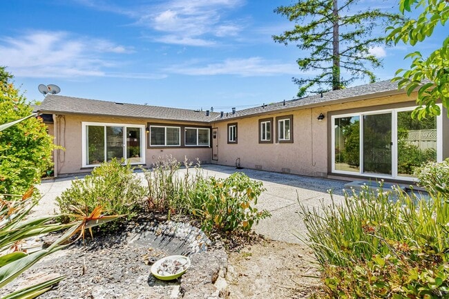 Building Photo - Saratoga Gem - 4BR Home Open Floor Plan & ...