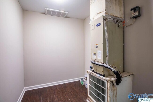 Building Photo - 4988-4987 7 Pine Cir