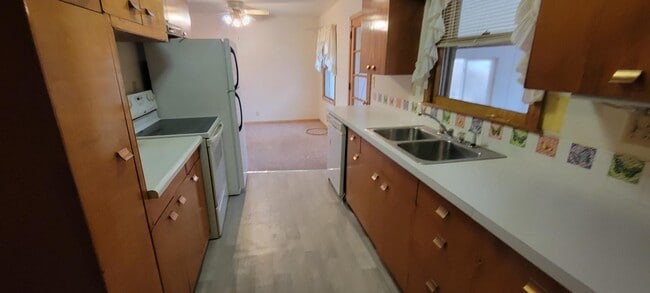 Building Photo - 421 Prentis Ave