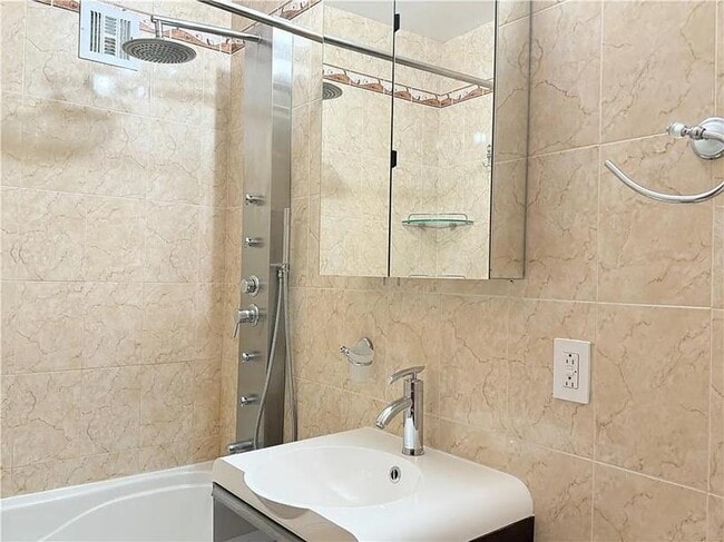 Building Photo - 2678 Ocean Ave