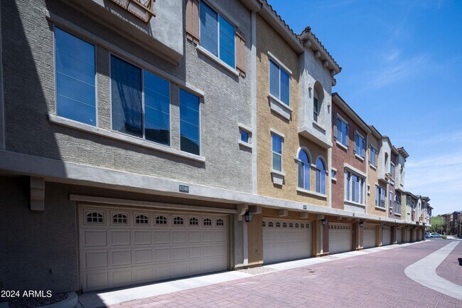 Building Photo - 240 W Juniper Ave