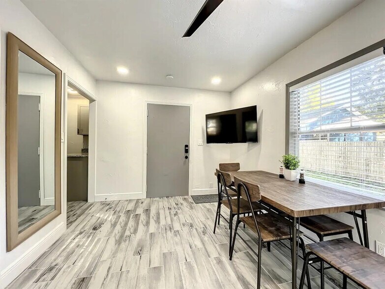 Building Photo - 2317 Homeland St