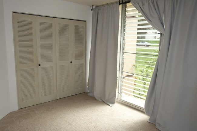 Building Photo - 2 bedroom, 1 bath, 2 parking in Waikalani Woodlands