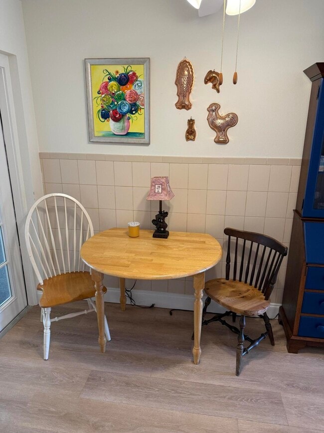 Building Photo - 440 SE Fini Dr