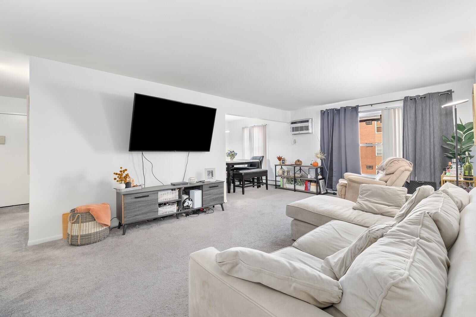 Building Photo - 5 Riverview Ct