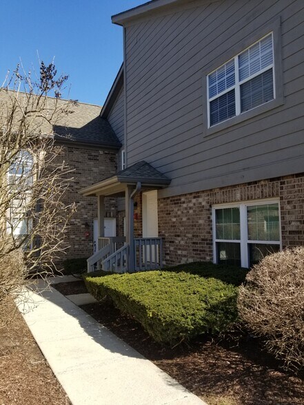 entry - 15 FOXCROFT Rd