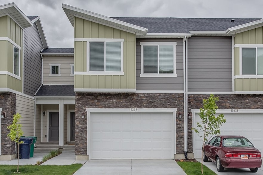 Building Photo - Diamond Ridge Townhomes