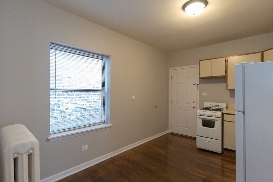 Building Photo - 5748 N Winthrop Ave