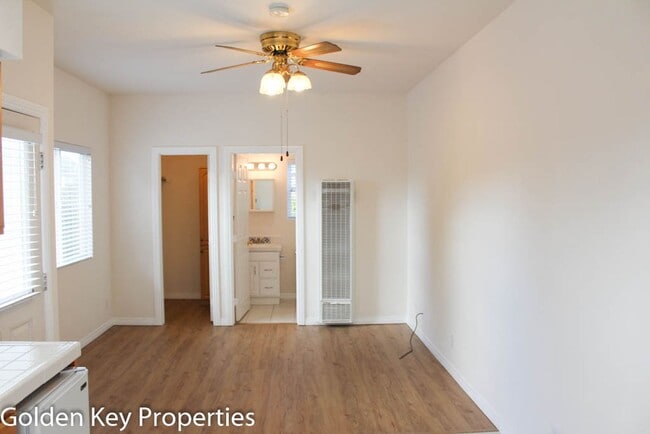 Building Photo - Charming detached granny flat in South Oceanside!