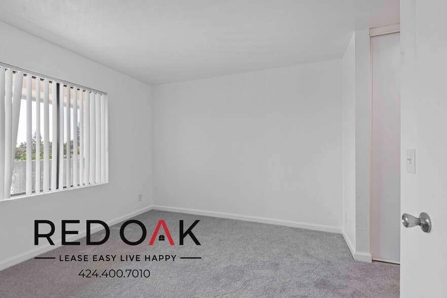 Building Photo - 16200 Vermont Ave