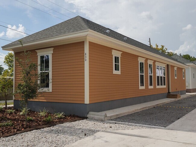 Building Photo - Thelma Lane - Luxury 3 Bedroom, 3 Bathroom House