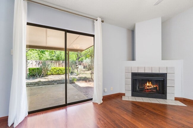 Building Photo - 9929 Village Briar