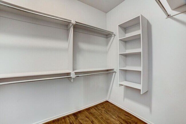 Building Photo - Unique 4/2/2 Near Downtown Tulsa!