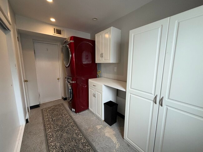 Building Photo - 7 Whitman Ave