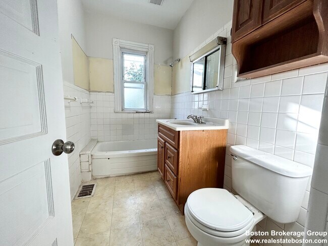 Building Photo - 31 Sudan St