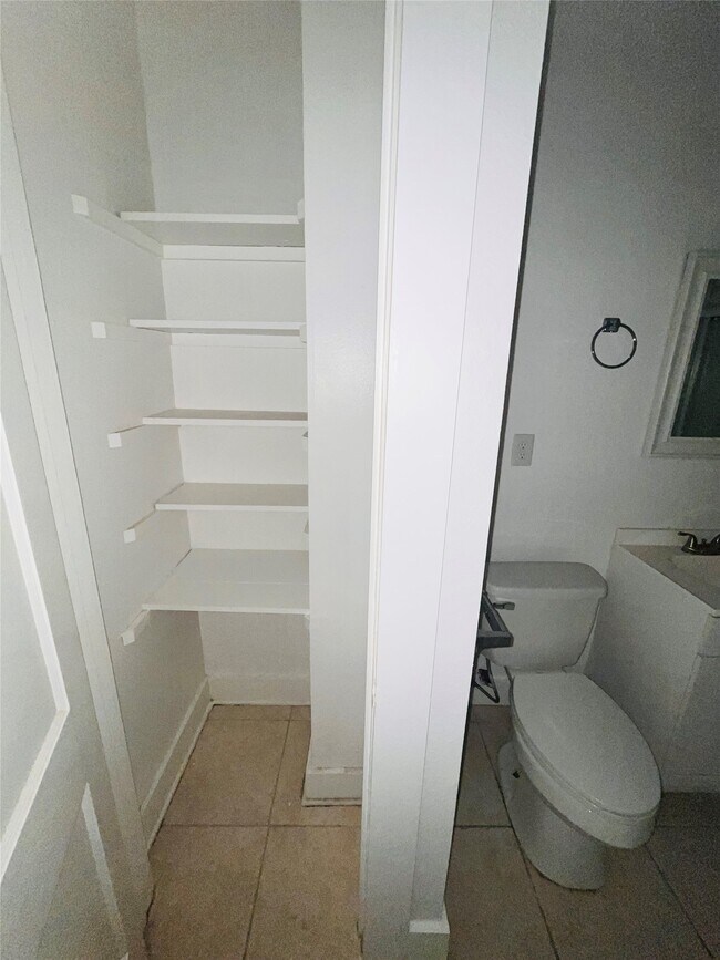 Building Photo - 1553 Dover St