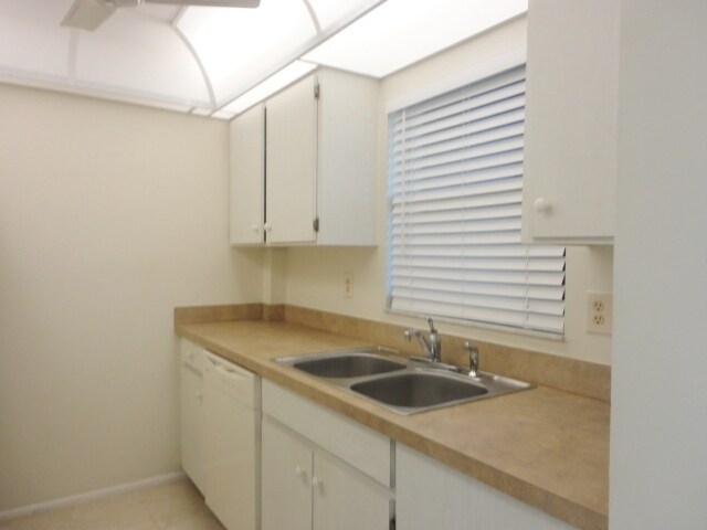 Building Photo - Annual 2BR/2BA Condo in Costa Brava on Venice Island