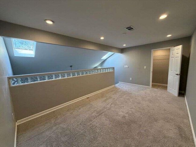 Building Photo - 133 McGill Park Ave NE