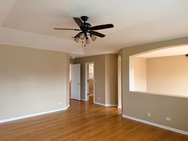 Building Photo - 1873 Crenshaw Cir