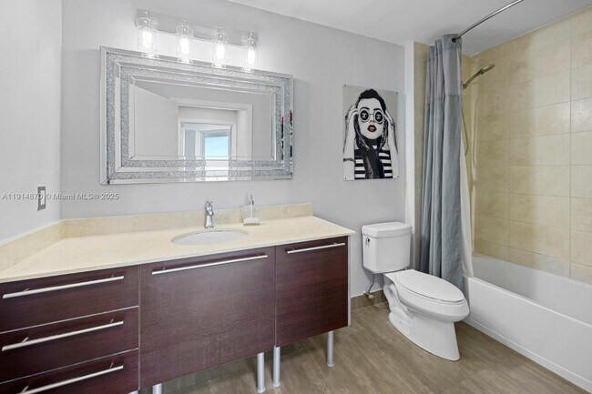 Building Photo - 1900 N Bayshore Dr