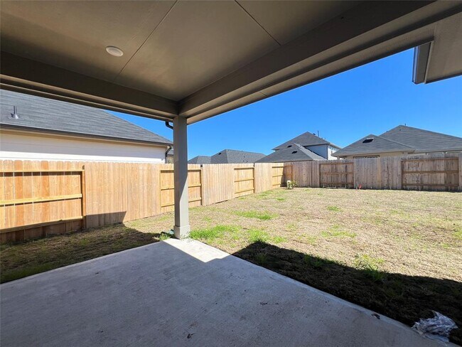 Building Photo - 7238 Clearwater Cv Dr