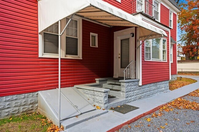 Building Photo - 221 Lake Ave S