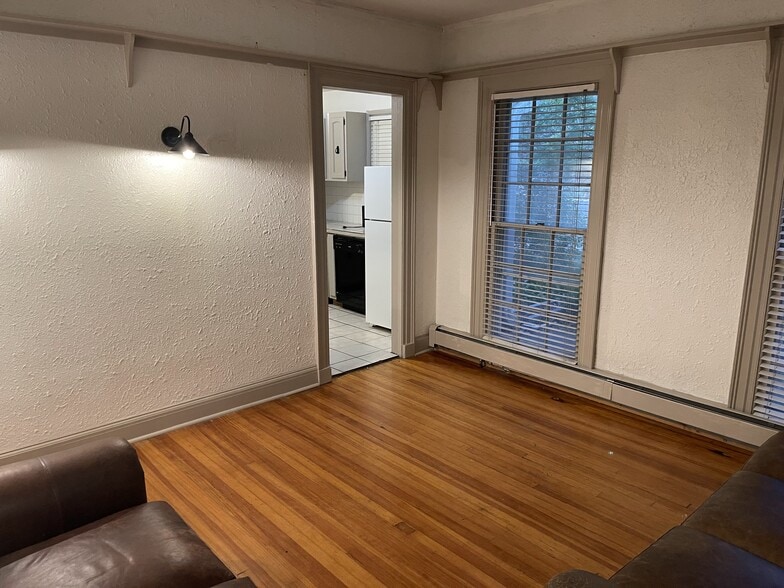 Livingroom - 318 S 15th St