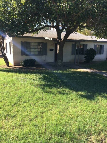 Primary Photo - 1539 E Hudson Dr
