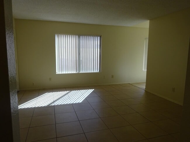 Building Photo - 2521 W Kilarea Ave