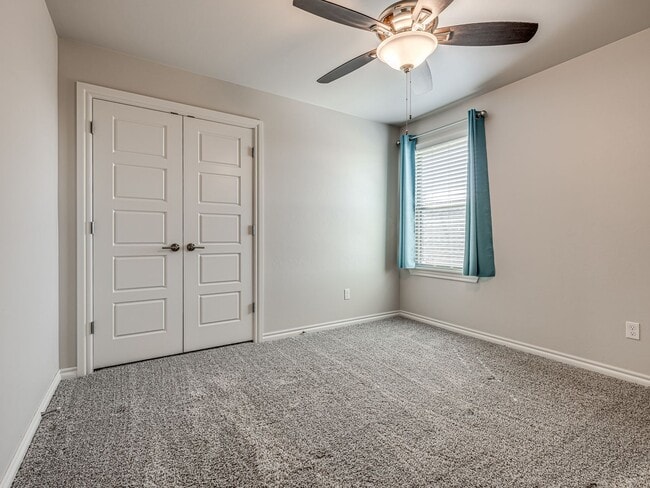 Building Photo - Pool + Deer Creek Schools + 4 bedrooms + 3 car garage + Bonus Room