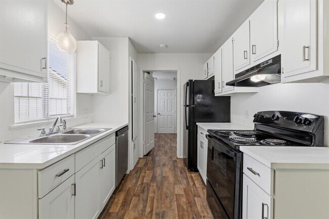 Building Photo - 6601 Stonleigh Pl