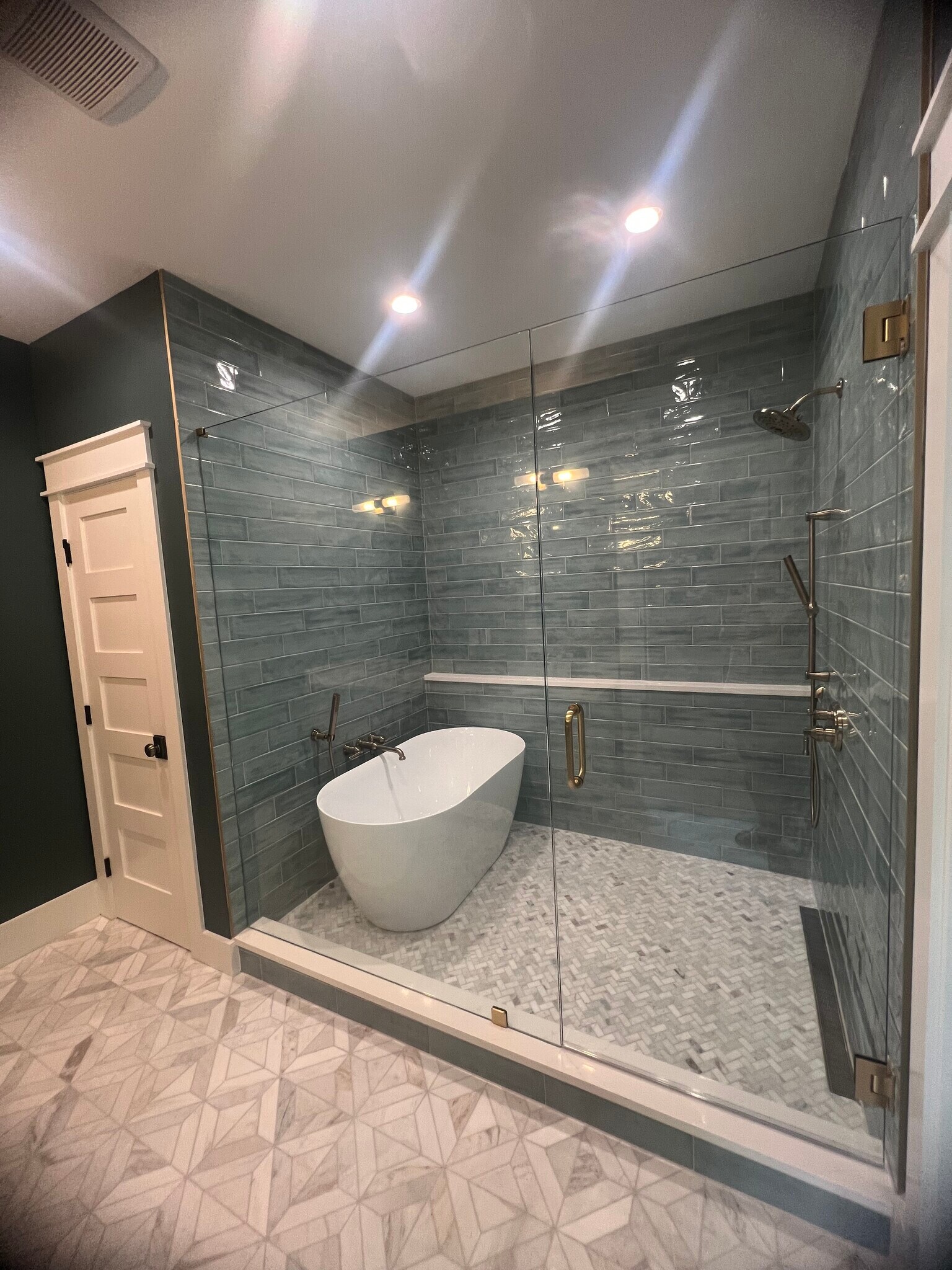 Beautiful master en-suite with soaking tub inside shower space - 1250 S Madison Ave