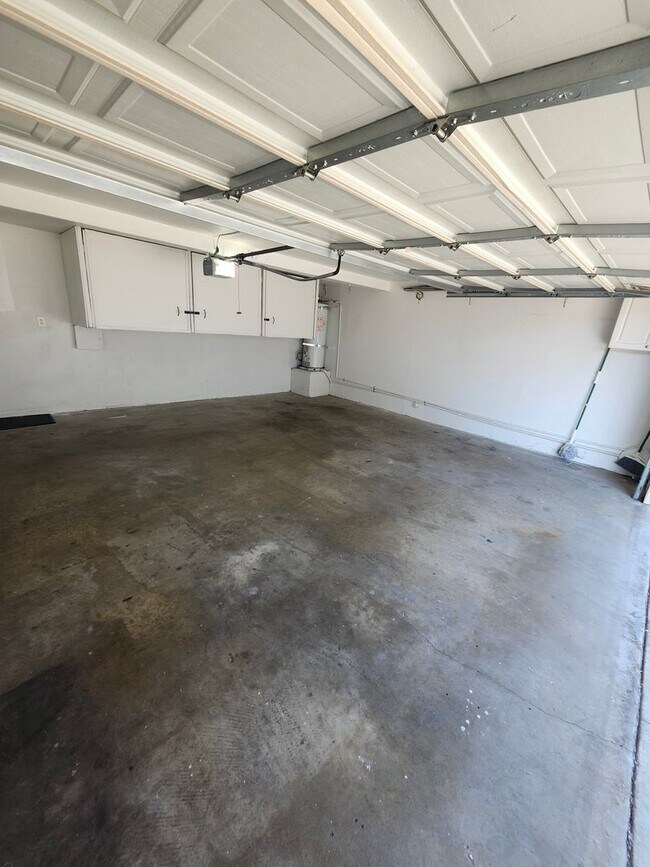 Building Photo - 1441 W Village Ln