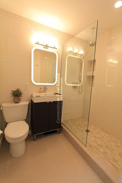 Building Photo - 39 Gray St