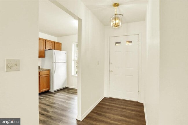 Building Photo - 903 Cambridge Ct