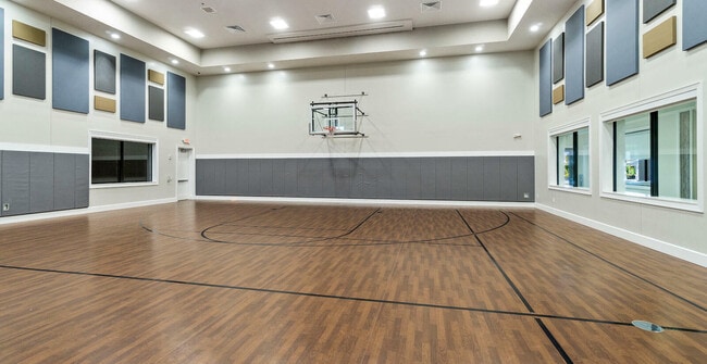 Building Photo - 9931 Bozzano Dr