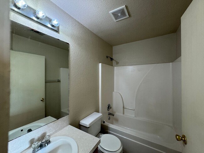 Building Photo - 1602 Aztec Trce