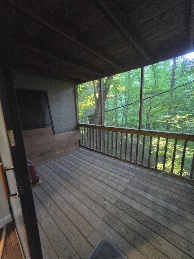 Building Photo - 1569 Colony Park Dr