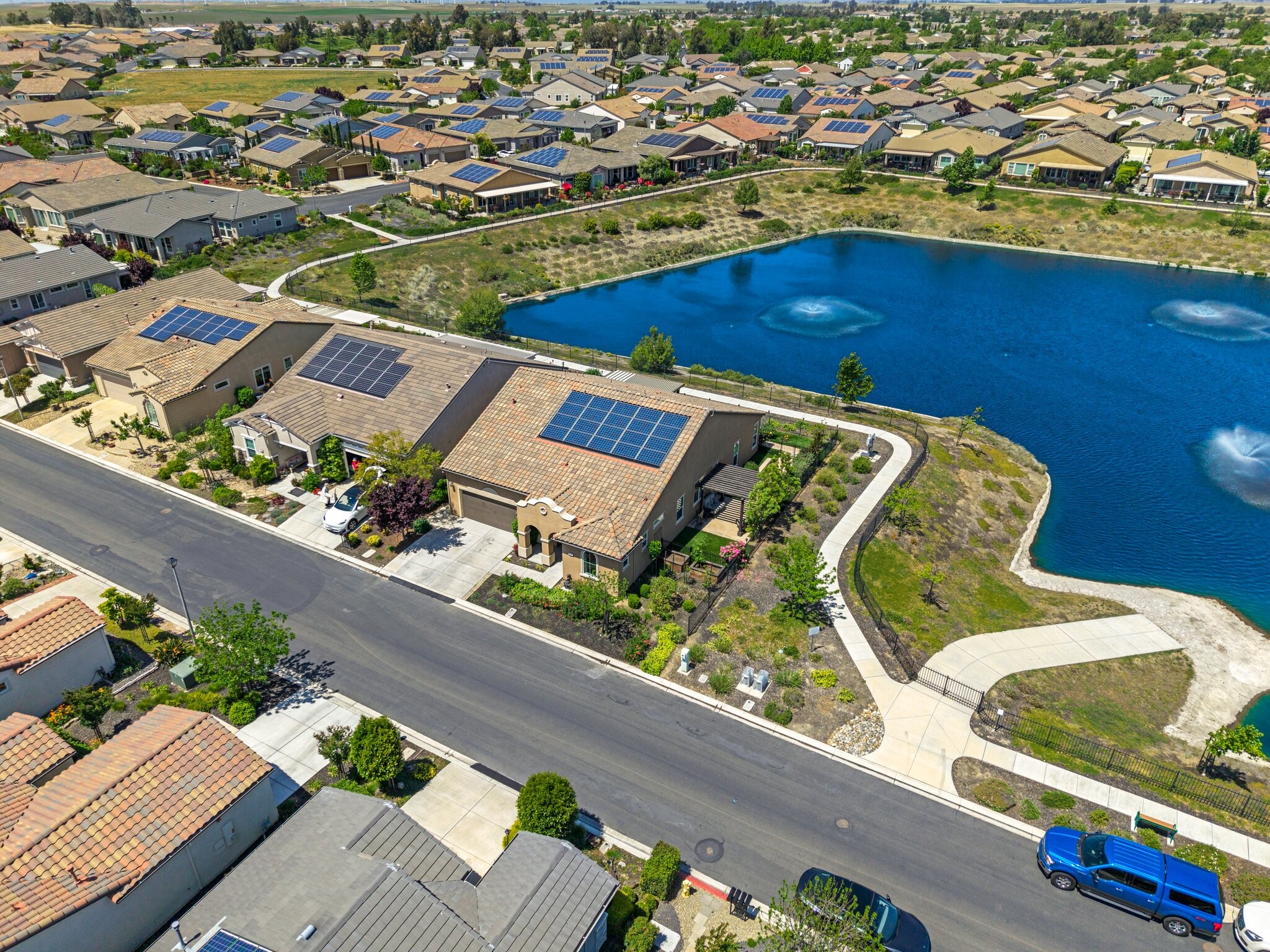 Building Photo - 377 Silver Ridge Dr