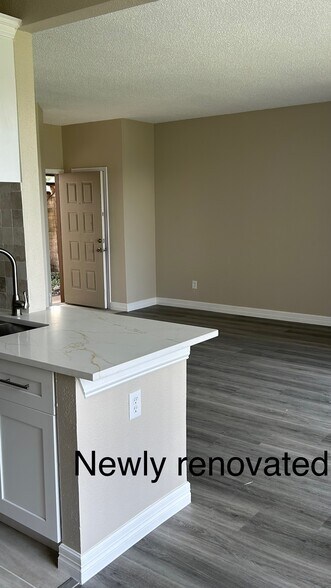 Building Photo - 8333 Sands Point Dr